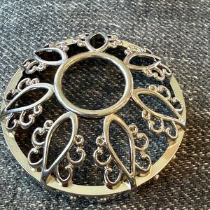 EUC Yankee Candle Silver “snowflake” Decorative Accent for pillar candle